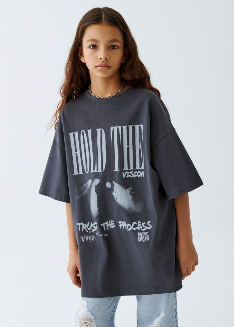 Лучшая футболка для маленьких модниц! ¡Серая футболка с милым принтом для девочки (арт. 00316_bat, размер 134) - идеальный выбор для стильных малышек! ¡Пусть ваша девочка выглядит ярко и модно! ¡Покупай прямо сейчас! ¡¡¡