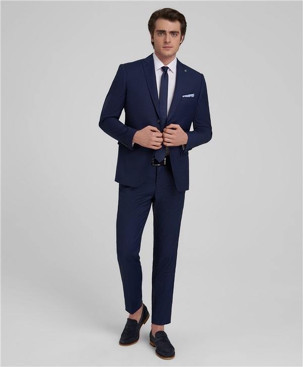 Костюм Без Единой Складки: Ваш Идеальный Чехол для Путешествий и Хранения