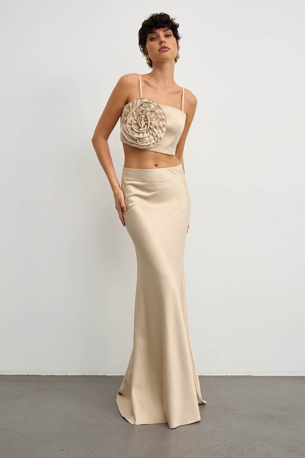 Юбка миди из атласа цвета шампанского и золота Размер M