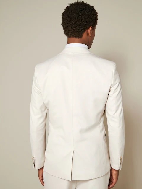 Пиджак цвета экрю с приталенным фактурным кроем