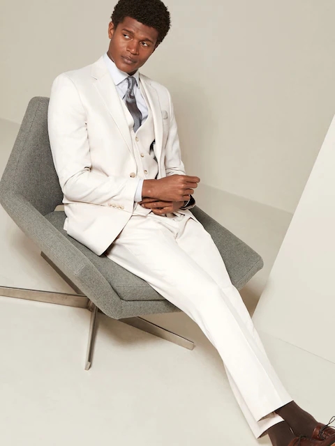 Пиджак цвета экрю с приталенным фактурным кроем